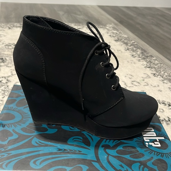 Black platform booties - Picture 5 of 7